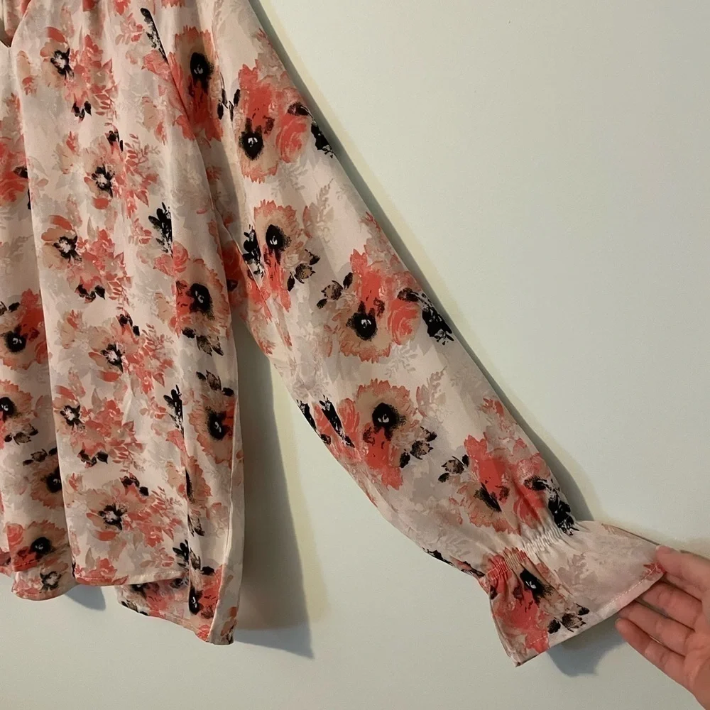 C&C California Floral Blouse Size Medium - Picture 7 of 9